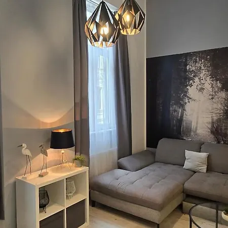 Olivia * Budapest